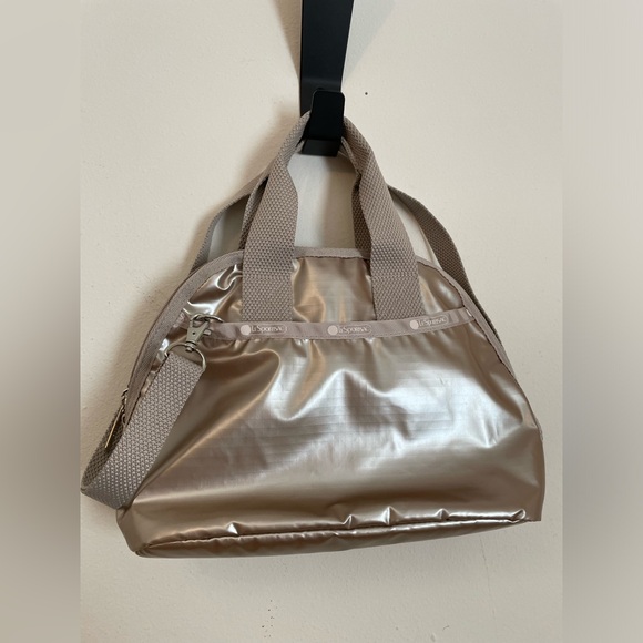 Beautiful, unique silver, iridescent LeSportsac top handle, convertible bag - Picture 3 of 6